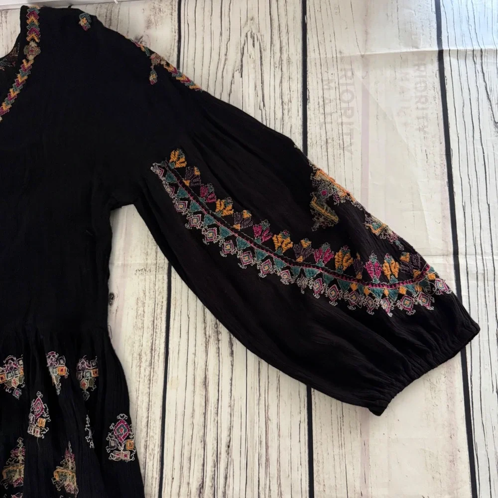 Free People Embroidered Boho Mini Tunic Top Dress Black V-Neck Peasant Sleeve M
